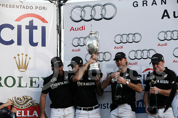 2011_TRIPLE CORONA_020